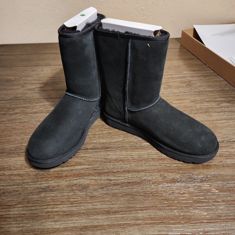 UGG Womens Classic Short II, NWT Black Size 11 - Picture 3 of 12